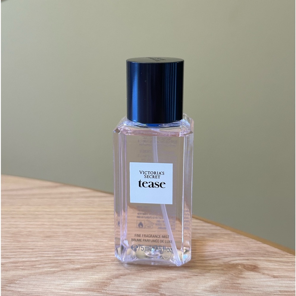 Victoria’s Secret tease travel mist
